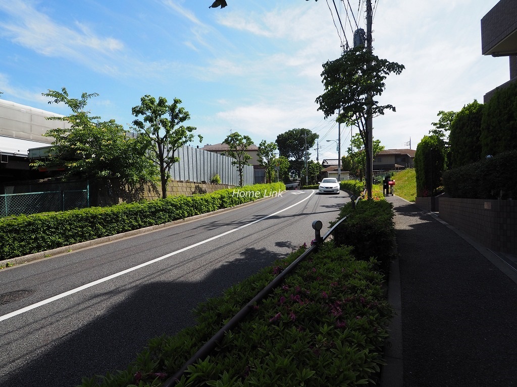 ライオンズマンション赤塚公園第2　前面道路